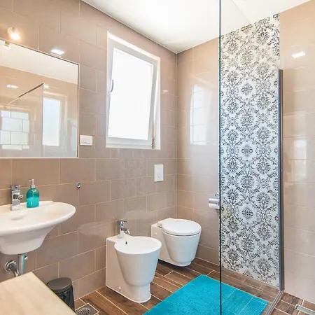 Sleeps 8 With Pool Air Con And Wifi Villa *