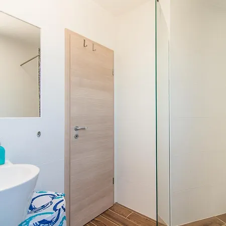 Sleeps 8 With Pool Air Con And Wifi Villa Galižana