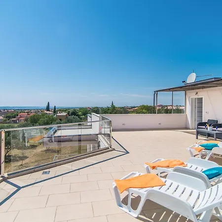 Sleeps 8 With Pool Air Con And Wifi 别墅 Galižana