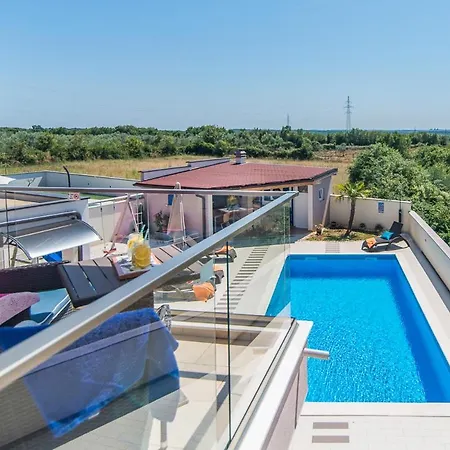 Sleeps 8 With Pool Air Con And Wifi 别墅 Galižana